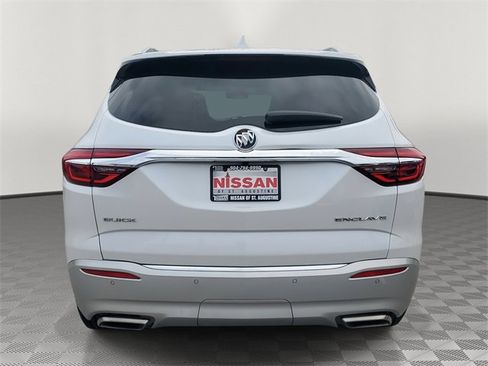 Used 2018 Buick Enclave Essence image 3