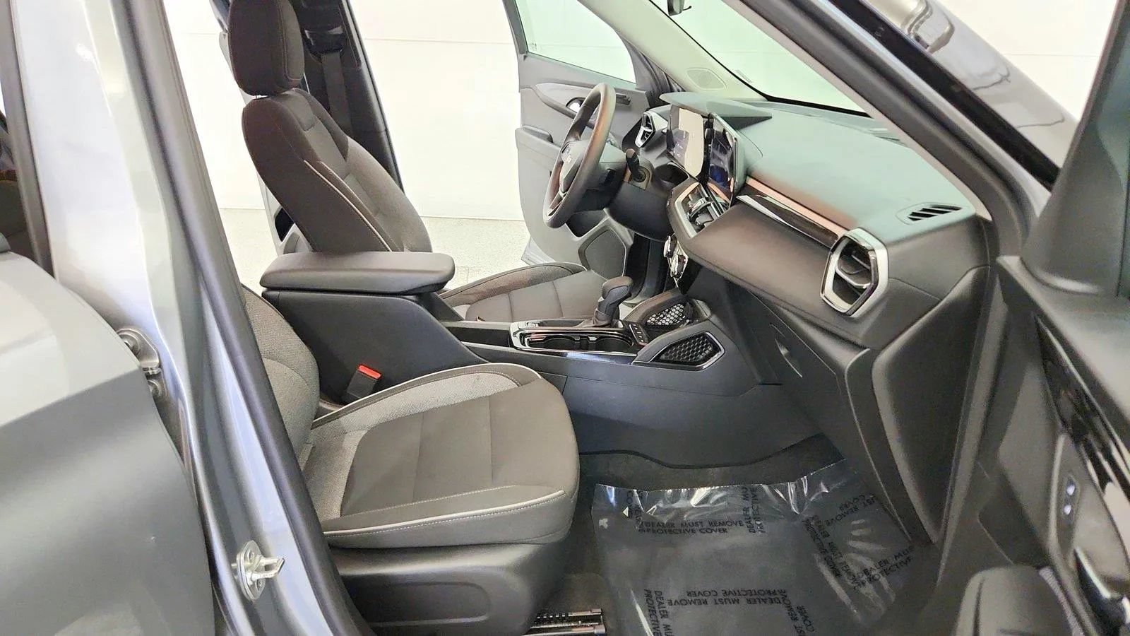 Used 2025 Chevrolet TrailBlazer LT AWD/4WD image 28