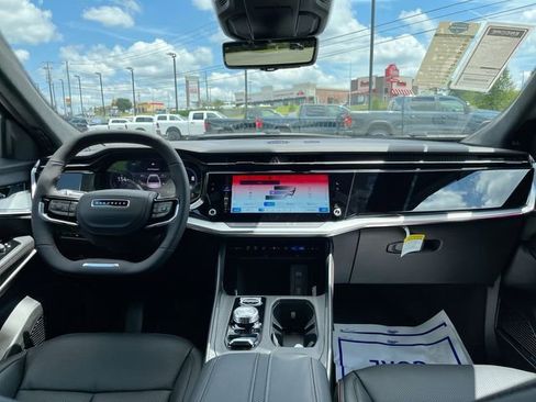 New 2025 Jeep Wagoneer S Launch Edition image 11