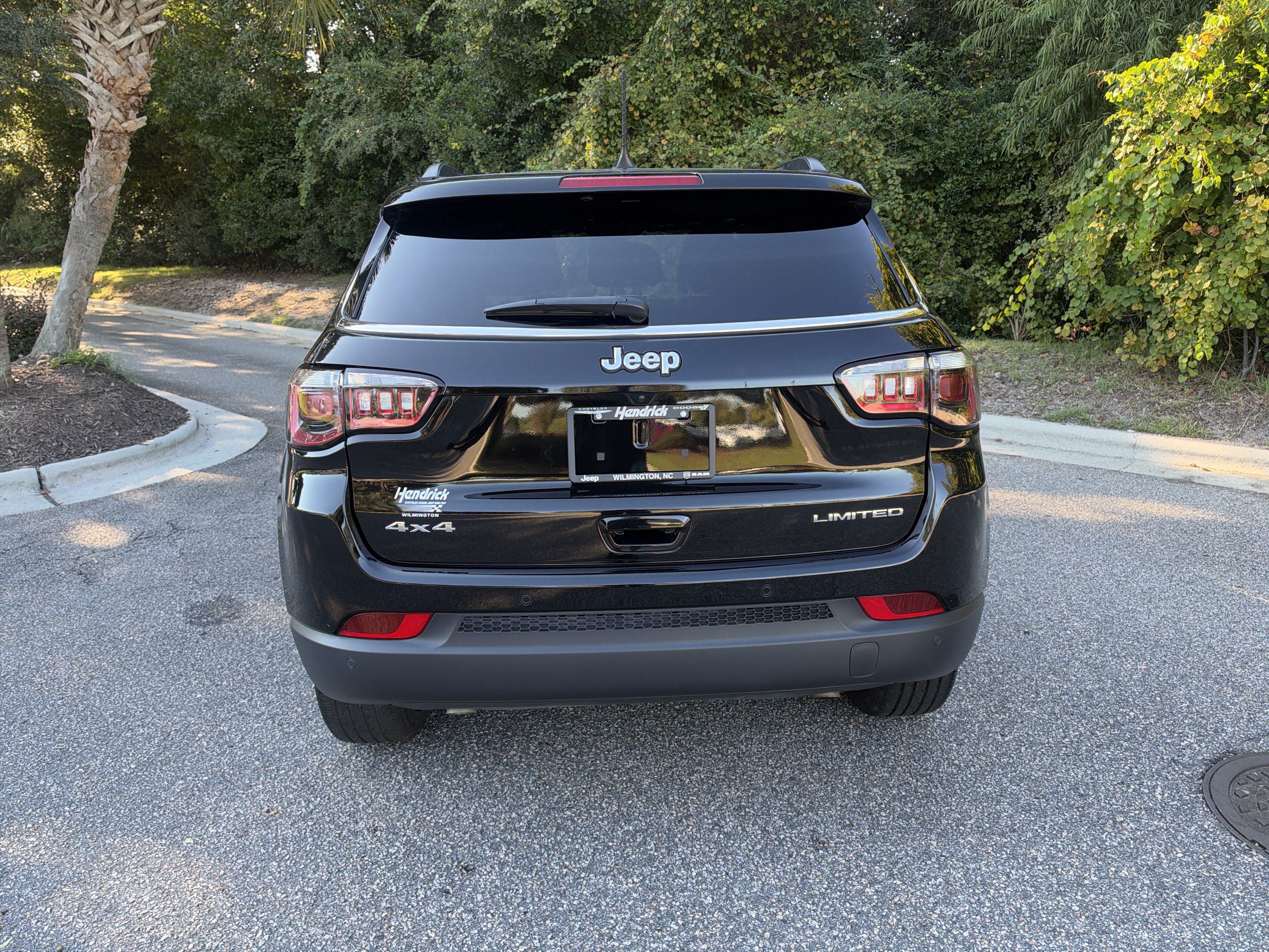 Used 2025 Jeep Compass Limited AWD/4WD image 8