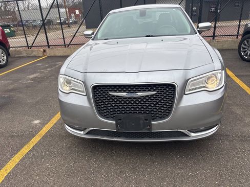 Used 2016 Chrysler 300 C image 2