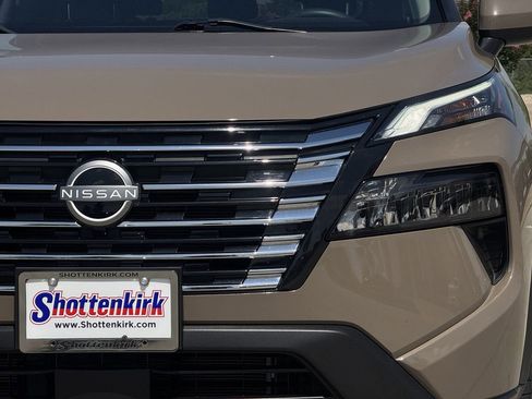 Used 2024 Nissan Rogue SV w/ SV Premium Package AWD/4WD image 8
