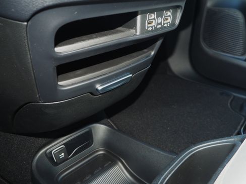 New 2025 Chrysler Voyager LX image 26