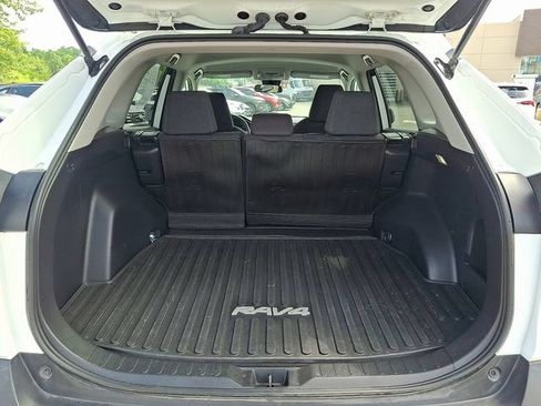 Used 2022 Toyota RAV4 LE FWD image 27