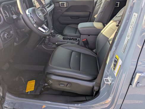 New 2026 Jeep Wrangler Unlimited Sahara AWD/4WD image 12