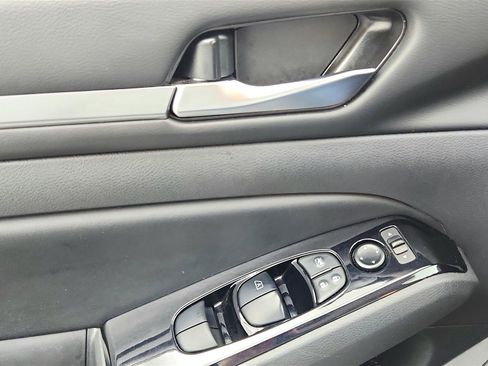 Used 2024 Nissan Altima 2.5 SR image 23