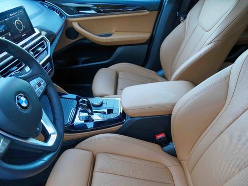 Certified 2025 BMW X4 xDrive30i image 11