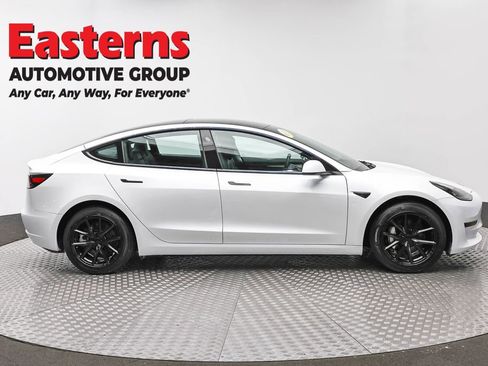 Used 2023 Tesla Model 3 Standard Range image 4