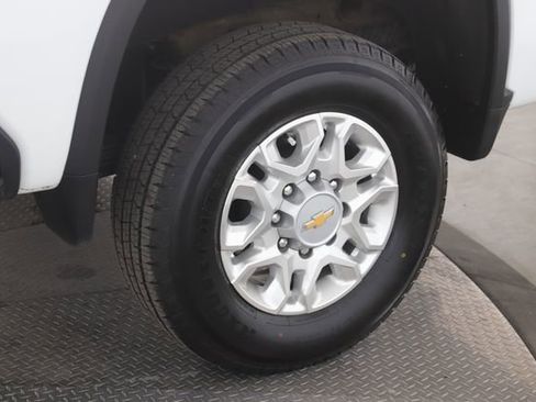 Used 2024 Chevrolet Silverado 2500 LT w/ Convenience Package image 14