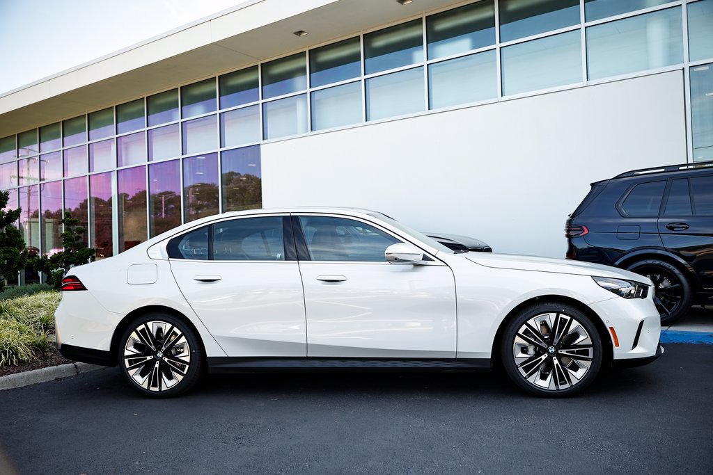 Used 2026 BMW 530i w/ Premium Package RWD image 3