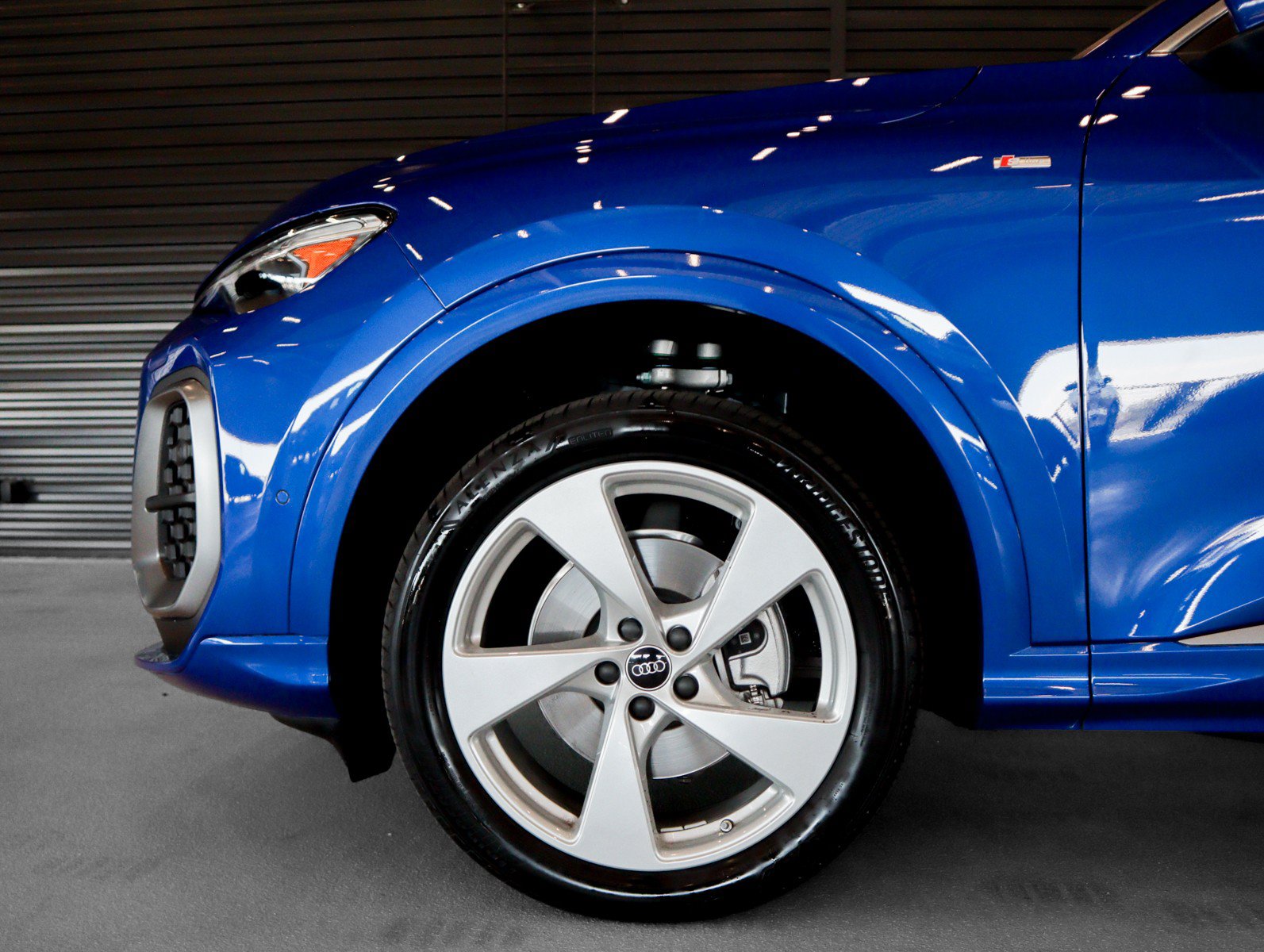 Used 2025 Audi Q5 Premium Plus w/ Premium Plus AWD/4WD image 5