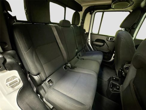 Used 2021 Jeep Gladiator Sport image 25
