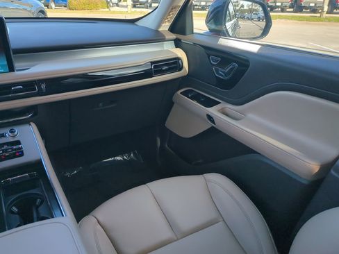 Certified 2023 Lincoln Aviator Standard w/ Class IV Trailer Tow Package image 17