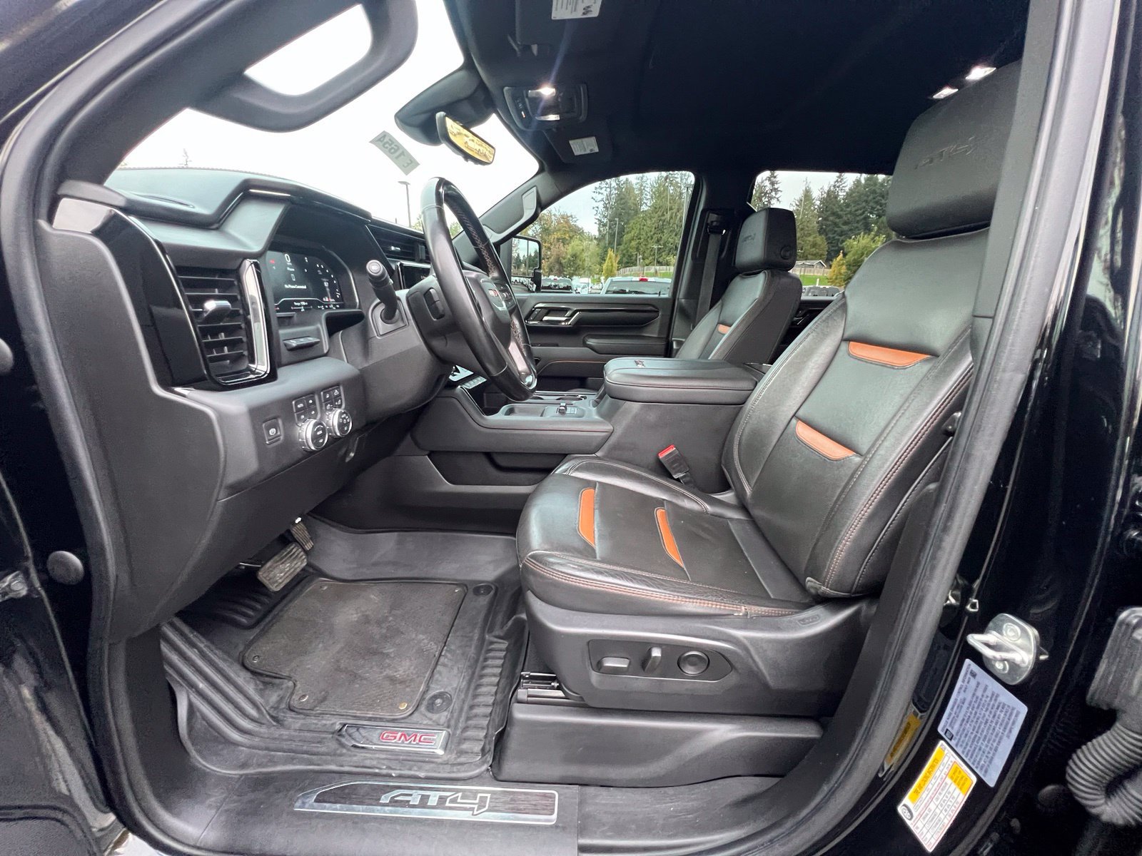 Used 2024 GMC Sierra 2500 AT4 w/ AT4 Premium Plus Package AWD/4WD image 10