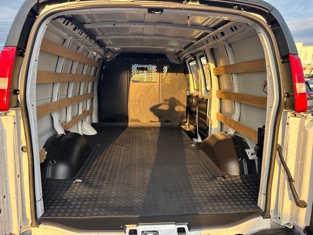 Used 2025 Chevrolet Express 2500 w/ Driver Convenience Package RWD image 21