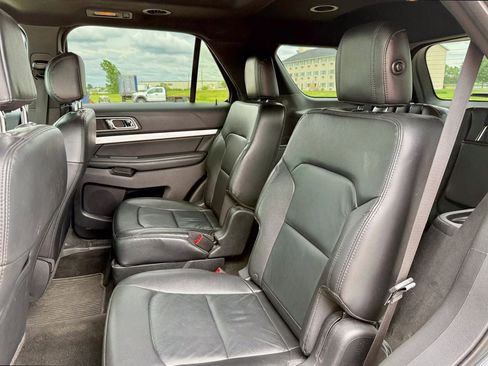 Used 2016 Ford Explorer XLT w/ Equipment Group 202A AWD/4WD image 12