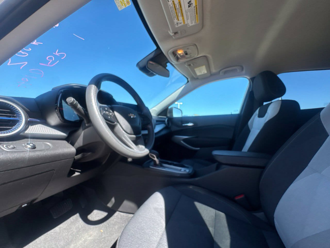 Used 2025 Chevrolet Trax LS FWD image 37