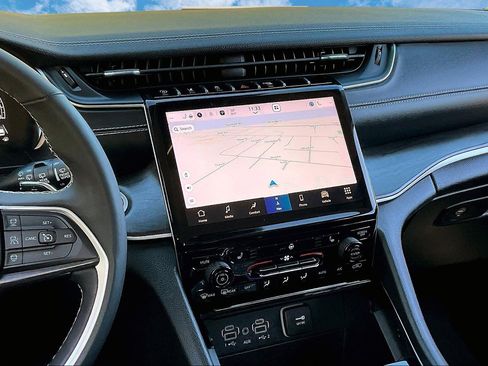 Certified 2023 Jeep Grand Cherokee Limited image 6