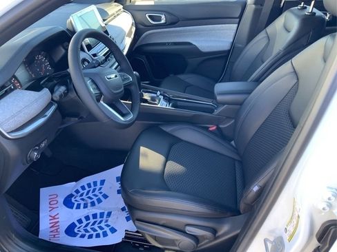 New 2026 Jeep Compass Latitude image 9