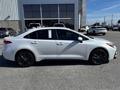 New 2026 Toyota Corolla SE image 2
