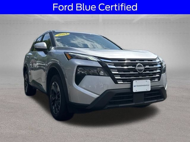 Used 2024 Nissan Rogue SV AWD/4WD image 2