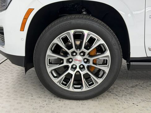 Used 2025 GMC Yukon Denali w/ Denali Reserve Package AWD/4WD image 12