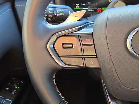 Used 2025 Lexus LX 700h Overtrail image 21