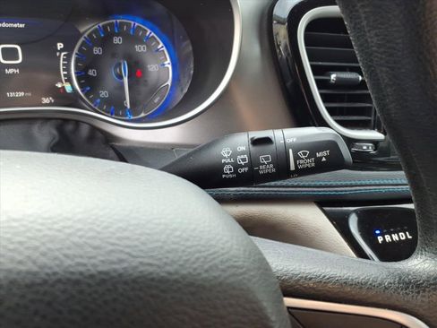 Used 2021 Chrysler Pacifica Touring image 14