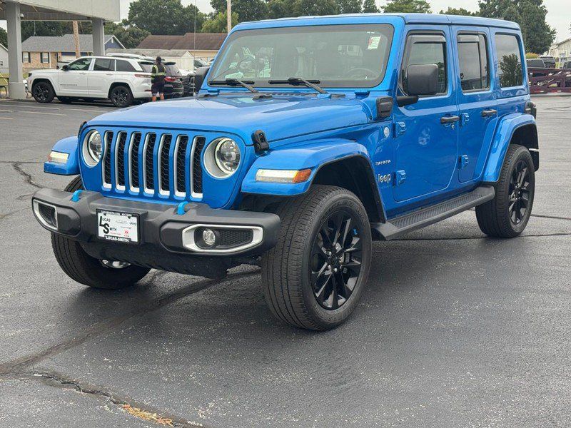 Used 2023 Jeep Wrangler Unlimited Sahara w/ Cold Weather Group AWD/4WD image 8