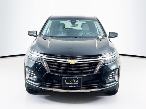 Used 2024 Chevrolet Equinox LT FWD image 2