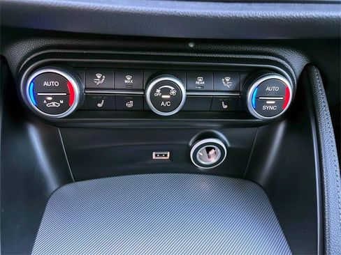 Used 2024 Alfa Romeo Stelvio Veloce image 24