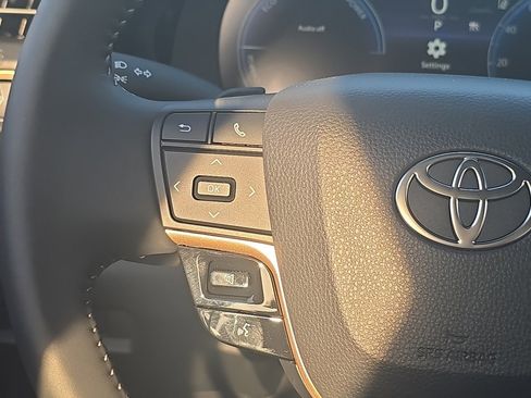 New 2025 Toyota Crown Signia image 23