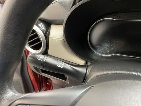 Used 2020 Nissan Versa SV w/ Trunk Package image 29