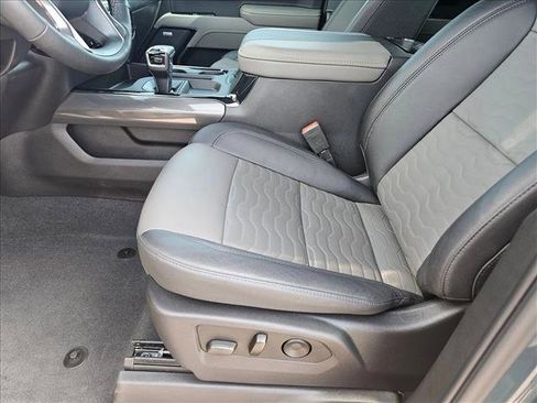 Used 2025 Chevrolet Silverado 1500 ZR2 image 16