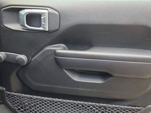 Used 2021 Jeep Gladiator Sport image 10