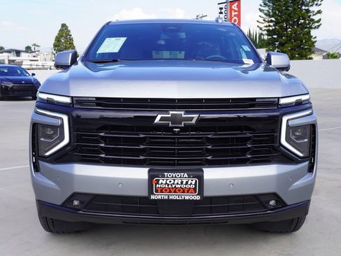 Used 2025 Chevrolet Suburban RST image 3