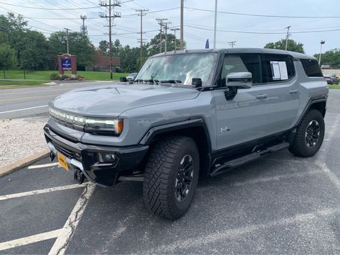 Used 2024 GMC Hummer EV 2X w/ Extreme Off-Road Package AWD/4WD image 3