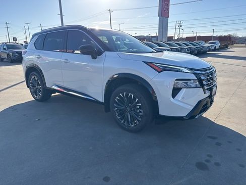 New 2026 Nissan Rogue Platinum w/ Platinum Premium Package image 2