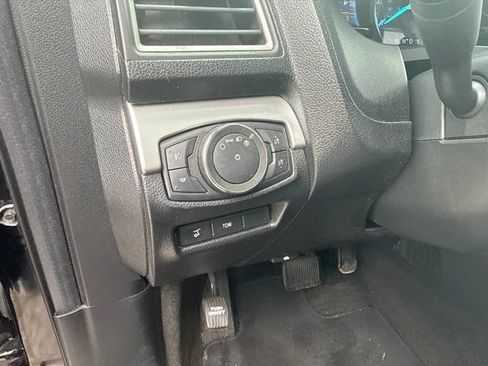 Used 2017 Ford Explorer XLT w/ Equipment Group 202A AWD/4WD image 12