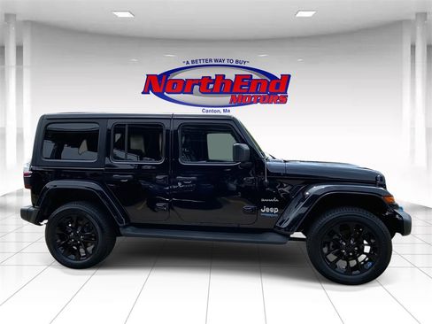 Used 2022 Jeep Wrangler Unlimited Sahara w/ Cold Weather Group image 8