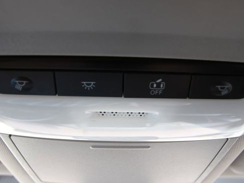 Used 2022 Nissan Rogue S image 32