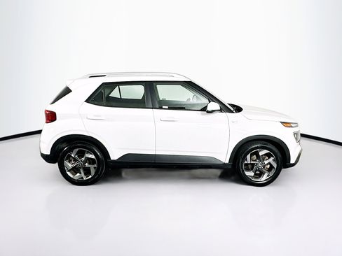 Used 2023 Hyundai Venue SEL image 10