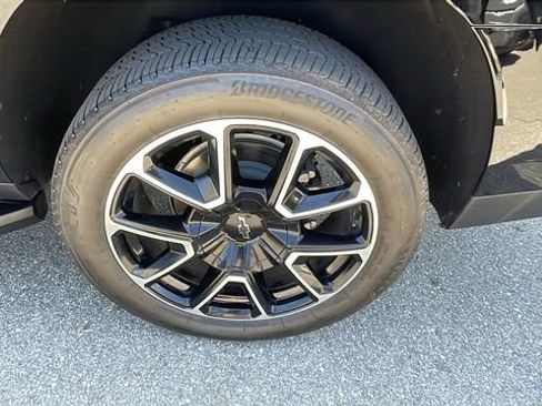 Used 2025 Chevrolet Suburban RST w/ Comfort Package AWD/4WD image 30