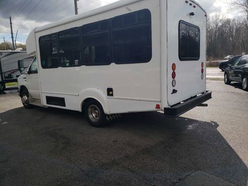 Used 2015 Ford E-350 and Econoline 350 Super Duty image 9