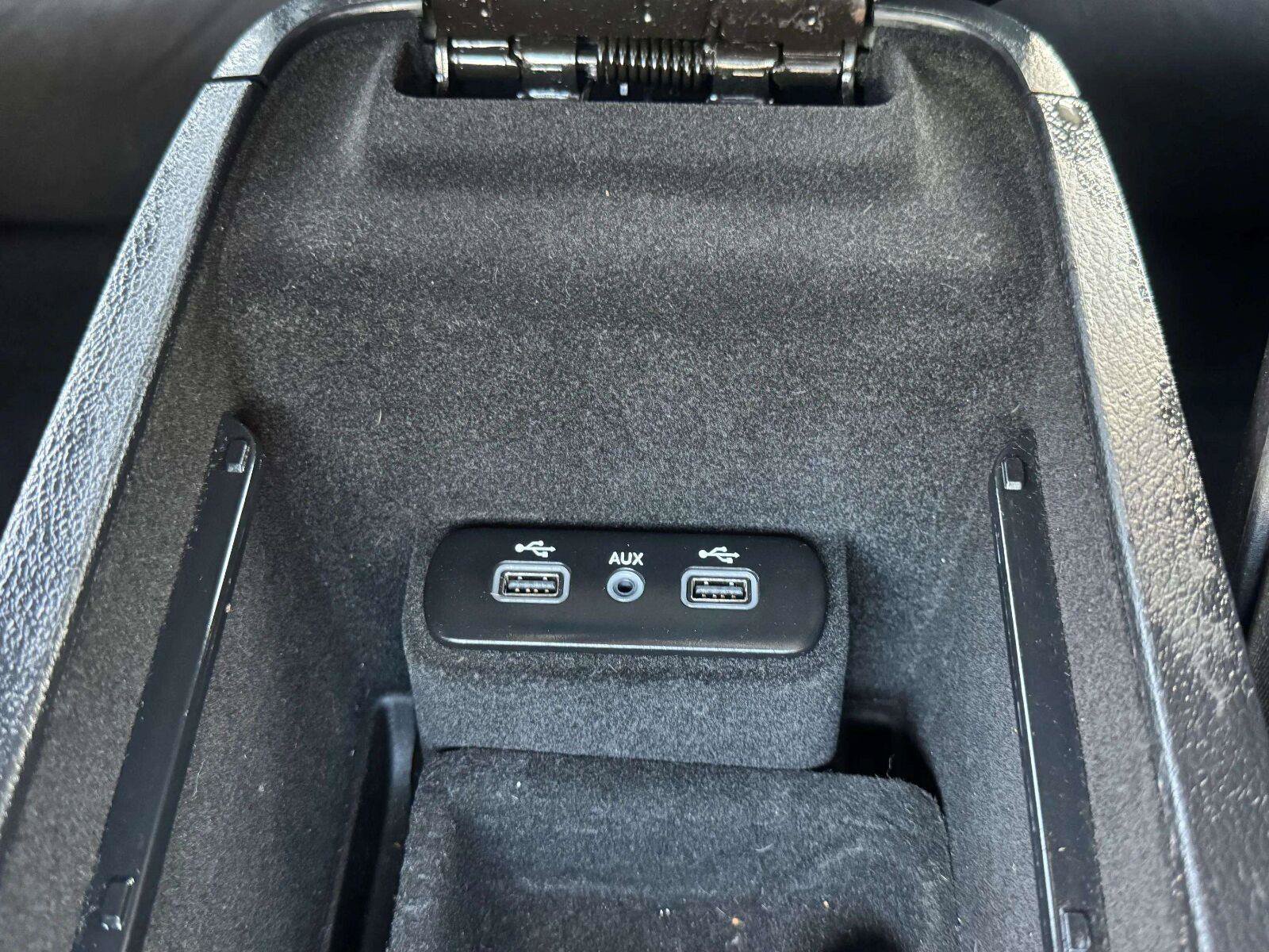 Used 2018 Dodge Charger SXT w/ Blacktop Package RWD image 29