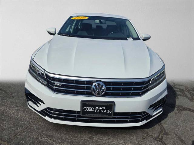 Used 2018 Volkswagen Passat 2.0T R-Line w/ R-Line Lighting Package FWD image 8