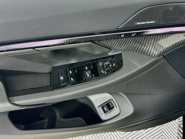 New 2027 BMW 550e xDrive w/ Premium Package AWD/4WD image 18