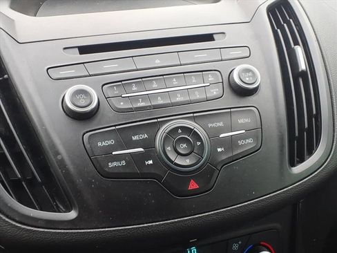 Used 2018 Ford Escape SE w/ SE Sport Appearance Package FWD image 16