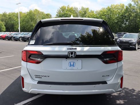 Used 2026 Honda Odyssey Elite image 4
