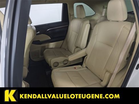 Used 2015 Toyota Highlander Limited Platinum image 18